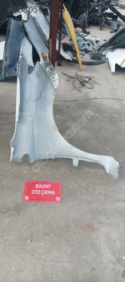 Toyota Auris sol ön çamurluk orijinal çıkma