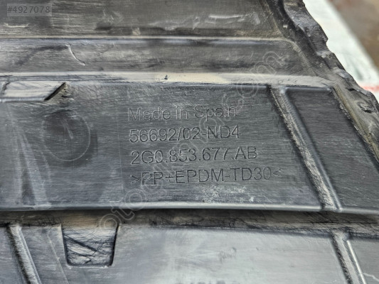 VOLKSWAGEN POLO ÖN TAMPON ORTA IZGARA ORJİNAL ÇIKMA 2G0853677AB