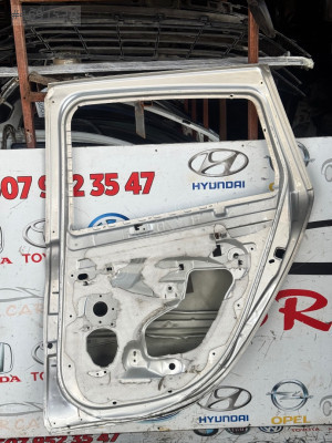 RENAULT CLİO 3 STW SAĞ ARKA KAPI ÇIKMA ORJİNAL PARÇA