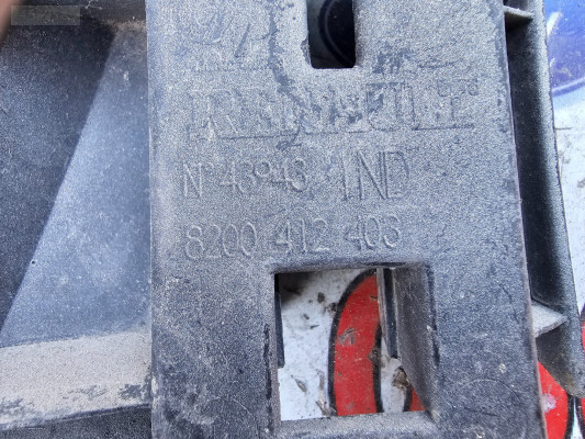 RENAULT MEGANE 2 SAĞ ÖN TAMPON BRAKETİ ORJİNAL 8200412403 4.