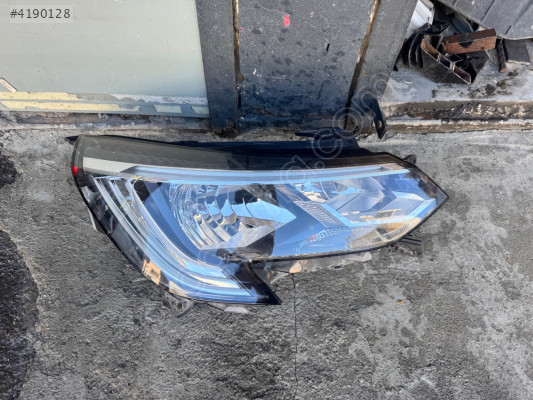 RENAULT TALİANT SAĞ FAR ÇIKMA ORJİNAL