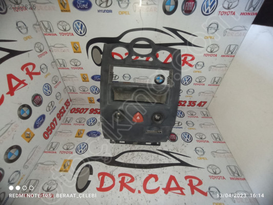 RENAULT MEGANE 2 TEYP ÇERÇEVESİ ÇIKMA PARÇA