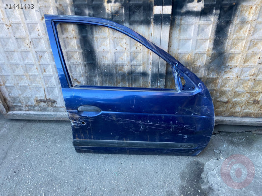 RENAULT MEGANE 1 SAĞ ÖN KAPI AZ HASARLI