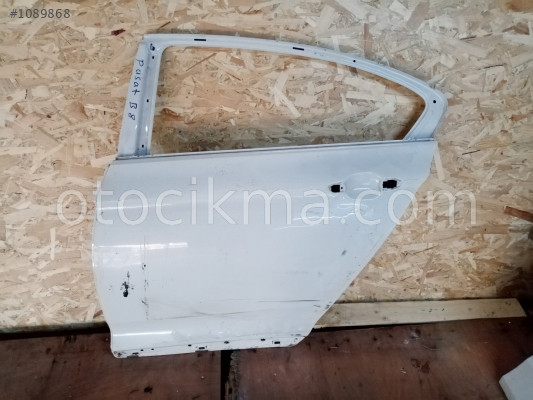 VOLKWAGEN PASSAT B8 SOL ARKA KAPI BEYAZ AZ HASARLI