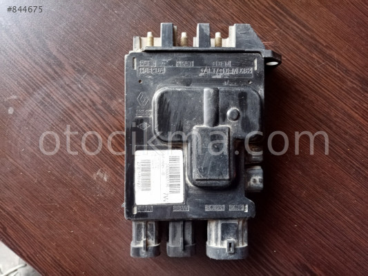Renault Megane 3 Akü Kutup Başı Kesme Kutusu 243800011r