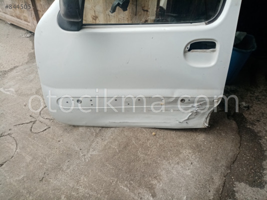 RENAULT KANGOO SOL ÖN KAPI AZ HASARLI BEYAZ