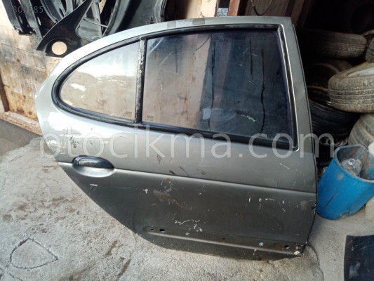 renault megane 1 sağ arka kapı dolu hasarsız füme