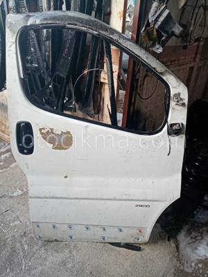 RENAULT TRAFİC SAĞ ÖN KAPI BEYAZ