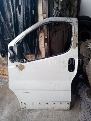 RENAULT TRAFİC SOL ÖN KAPI BEYAZ