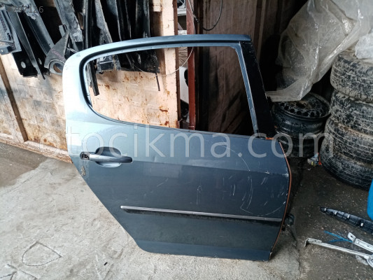 peugeot 407 sağ arka kapı az hasarlı füme