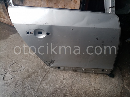 renault fluence sağ arka kapı az hasarlı gümüş gri