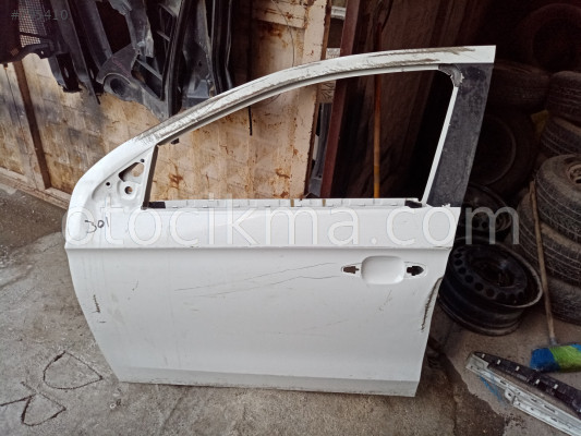 Peugeot 301 sol ön kapı az hasarlı beyaz