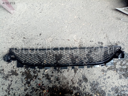 MERCEDES W205 C KASA AMG ÖN TAMPON ORTA IZGARA - SIFIR