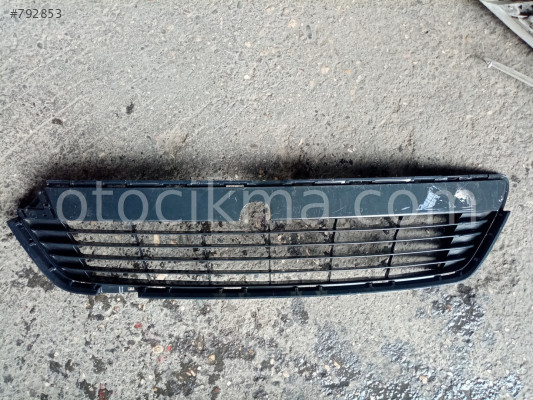 toyota yaris ön tampon orta ızgara 531120d210