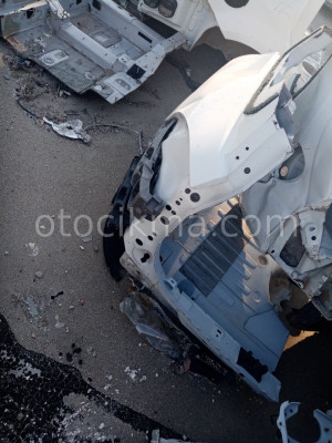 Renault clio 4 sol arka çamurluk beyaz 2013 2015