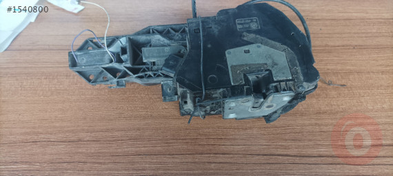 Renault Fluence sağ arka kapı kilidi orijinal çıkma