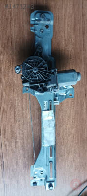 Peugeot 301 sol arka kapı cam krikosu