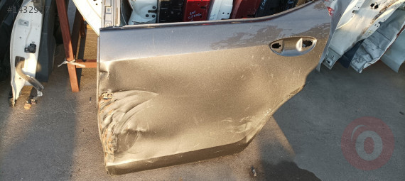 Toyota Corolla sol arka kapı orijinal çıkma