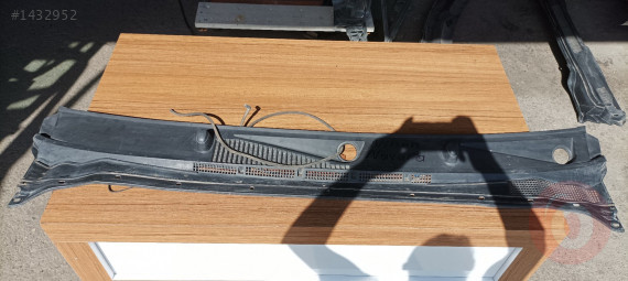 Nissan Navara ön cam ızgarası orijinal çıkma